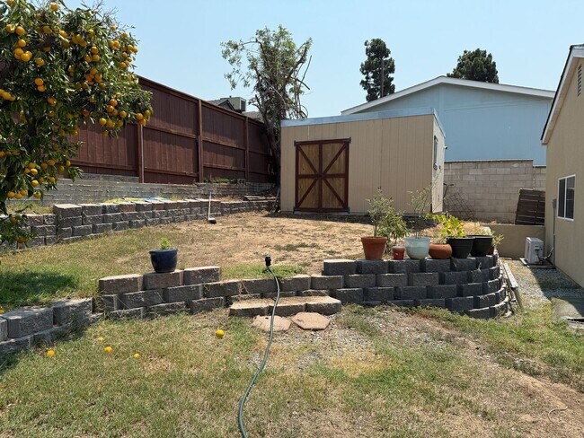 Building Photo - 3 Bedroom 2 Bathroom House Available Septe...