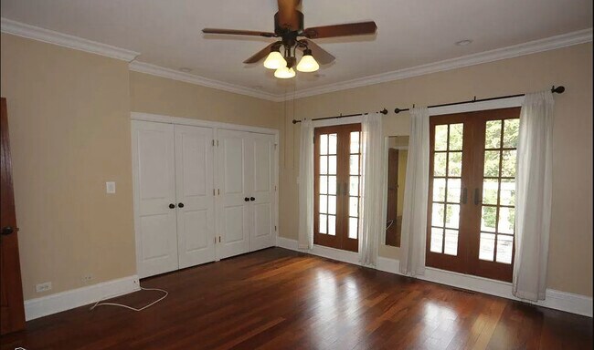 Master Bedroom w/ Terrace French Doors - 2039 W Homer St