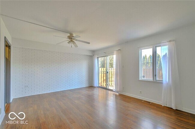 Building Photo - 8527 Canterbury Square E