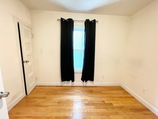 Building Photo - 7 Sudan St