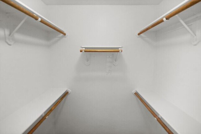 Building Photo - Elegant 4-Bed Home with Balcony & Backyard...