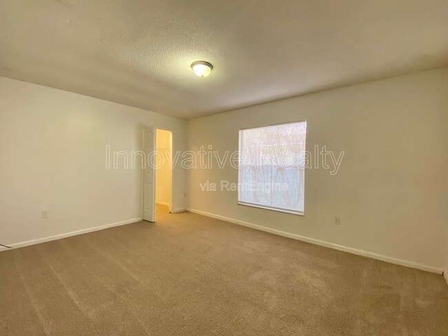 Building Photo - 564 Pinehurst Cove