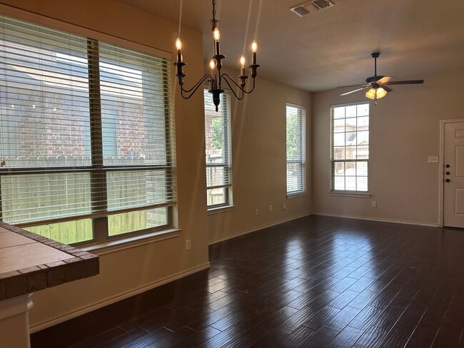 Building Photo - Townhome for rent