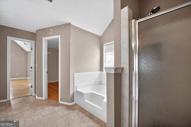 Building Photo - 245 Vaness Dr