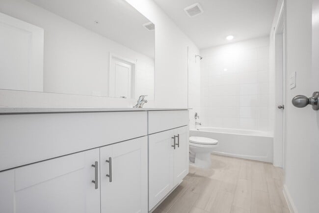 Building Photo - 621 Salisbury Cir