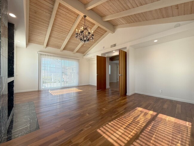 Building Photo - 4 Bed + 3 Bath + Bonus Room + Loft