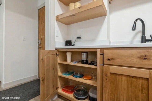 Building Photo - Vineyard Investors - 4