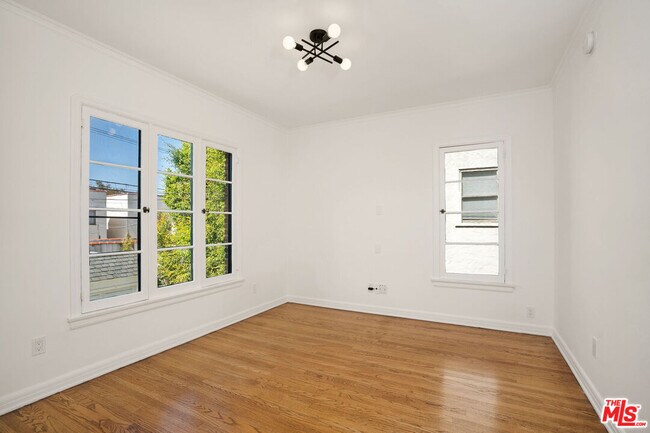 Building Photo - 135 N Orange Dr