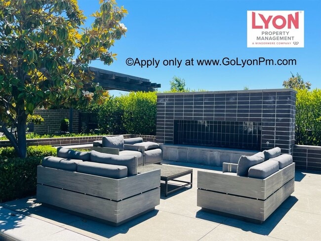 Building Photo - Modern Living in the heart of McKinley Village!