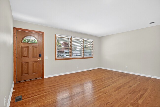 Building Photo - 81 Tom Sawyer Dr