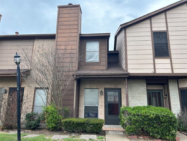 Primary Photo - 12500 Brookglade Cir