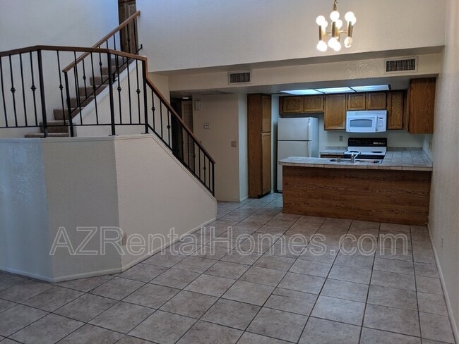 Building Photo - 609 E Mesquite Cir