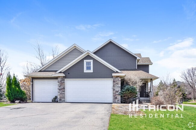 Building Photo - 606 Lincoln Dr NE