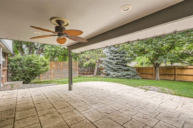 Building Photo - **Stunning 5-Bedroom 4-Bathroom Home in Li...