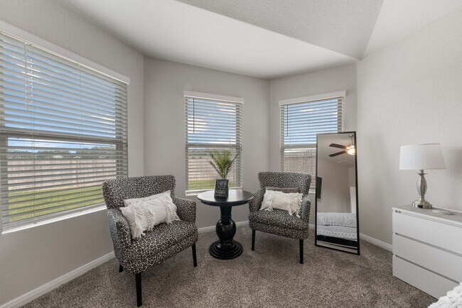 Building Photo - Stylish 3-Bed Home with Island Kitchen, Private Patio & Fenced Yard in Seguin