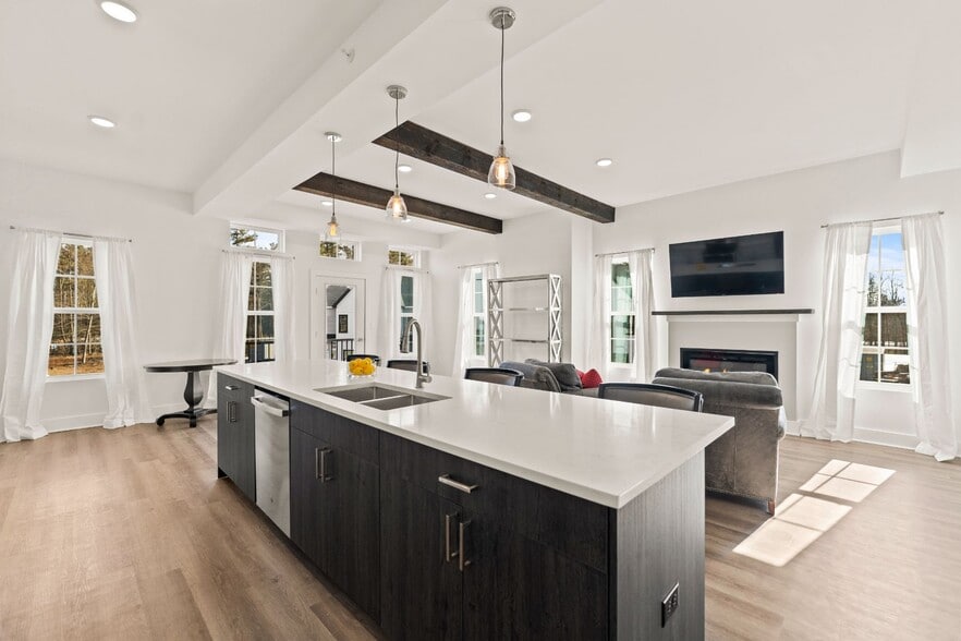 Primary Photo - Elements at Saratoga Lake