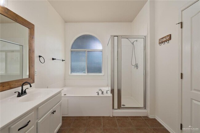 Building Photo - 3010 San Sebastian St