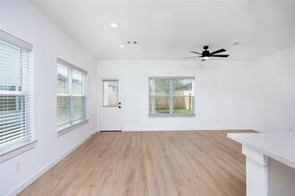 Building Photo - 1939 Longmire Villas Ct