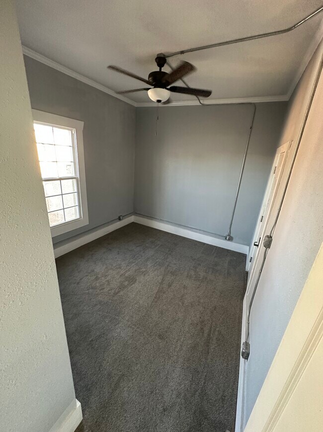 Building Photo - 23.5 N Grant