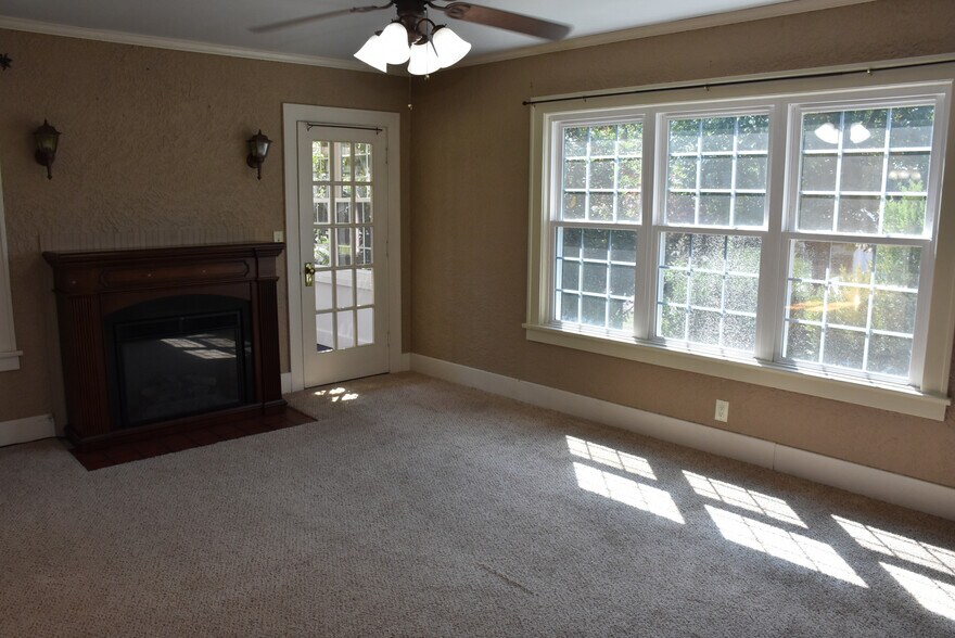 Building Photo - 351 Ravine St