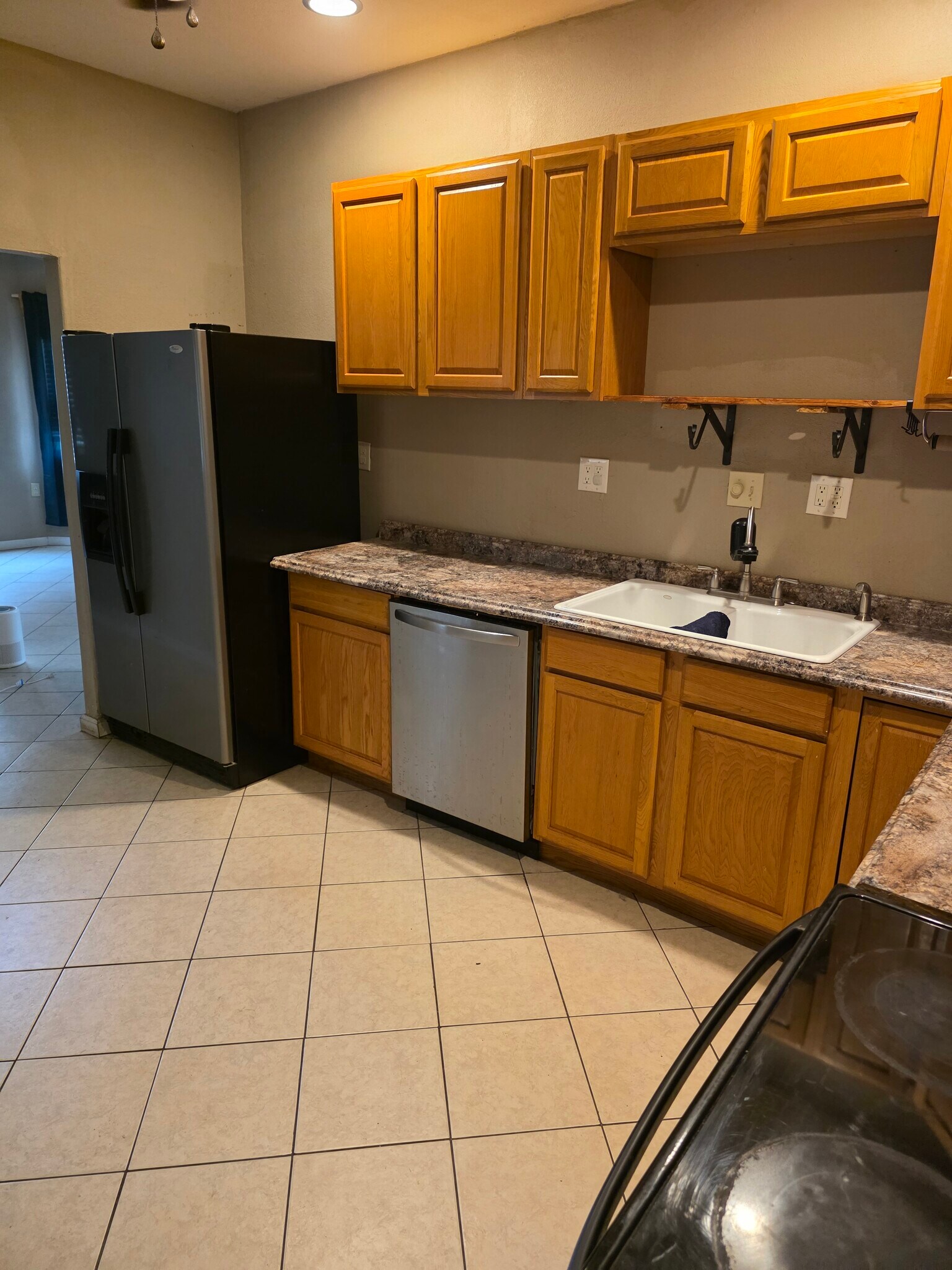 Kitchen - 521 E 7TH AVE
