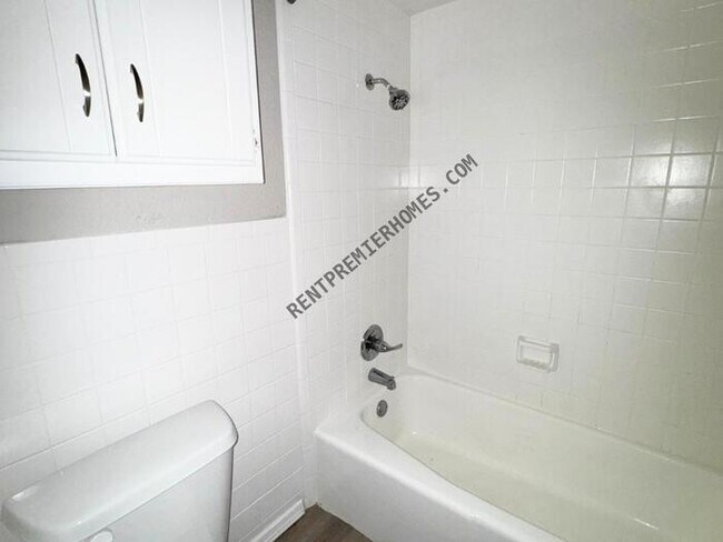 Building Photo - 2228 S Whitbourne Pl