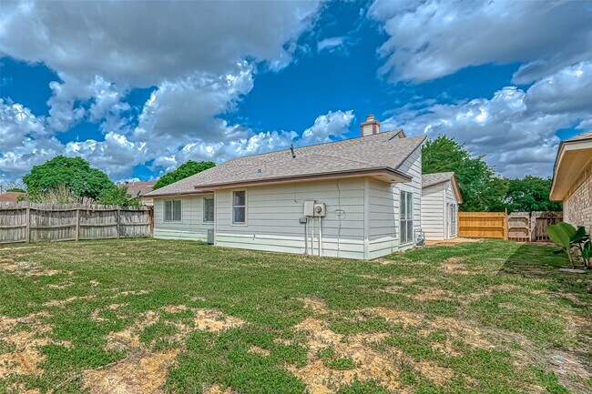 Building Photo - 16319 La Luna Dr