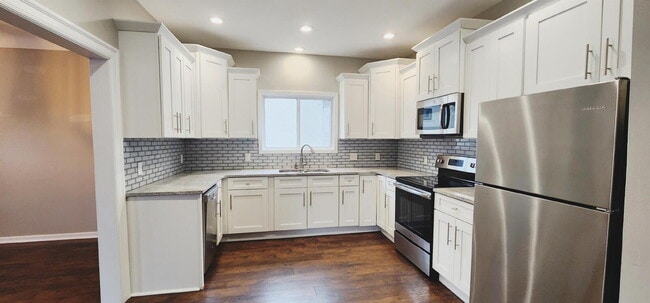 Building Photo - Beautiful Webster Groves Home in Prime Location