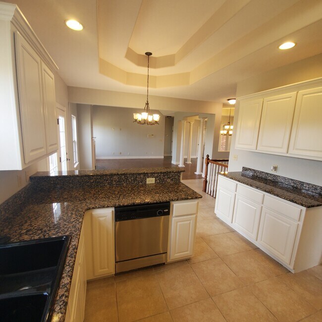 Building Photo - 2130 N Williamsburg Ln