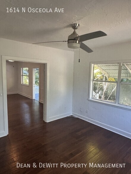Building Photo - 4 Bed/2 Bath