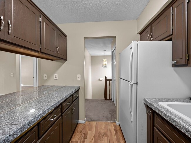 Building Photo - 3 Bedroom Golden Valley Home