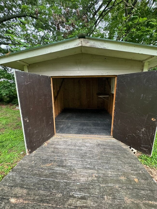 Building Photo - FIRST MONTH FREE! 2 Bed 1 Bath in Rossvill...