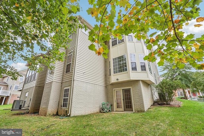 Building Photo - 15303 Glastonbury Way