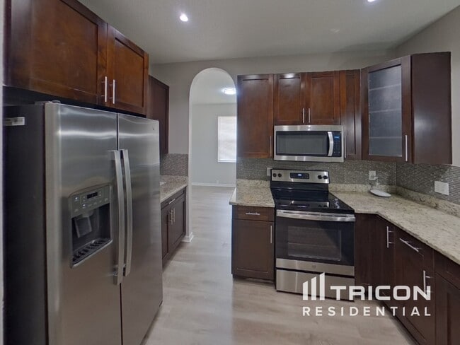 Building Photo - 906 Grand Canyon Dr
