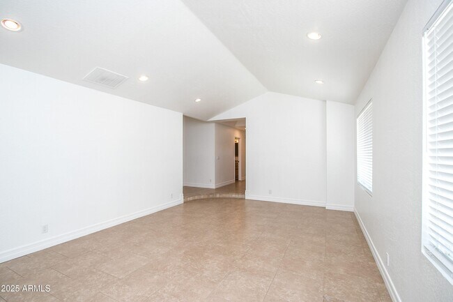 Building Photo - 1905 S Old Greenfield Rd