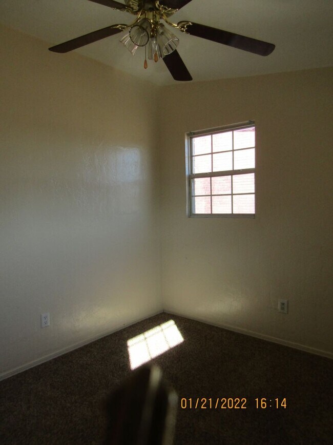 Building Photo - Very nice home located in the Gooch Area! No Pets!