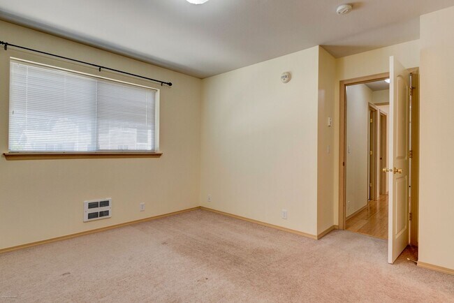 Building Photo - 1670 SW Mulberry Pl