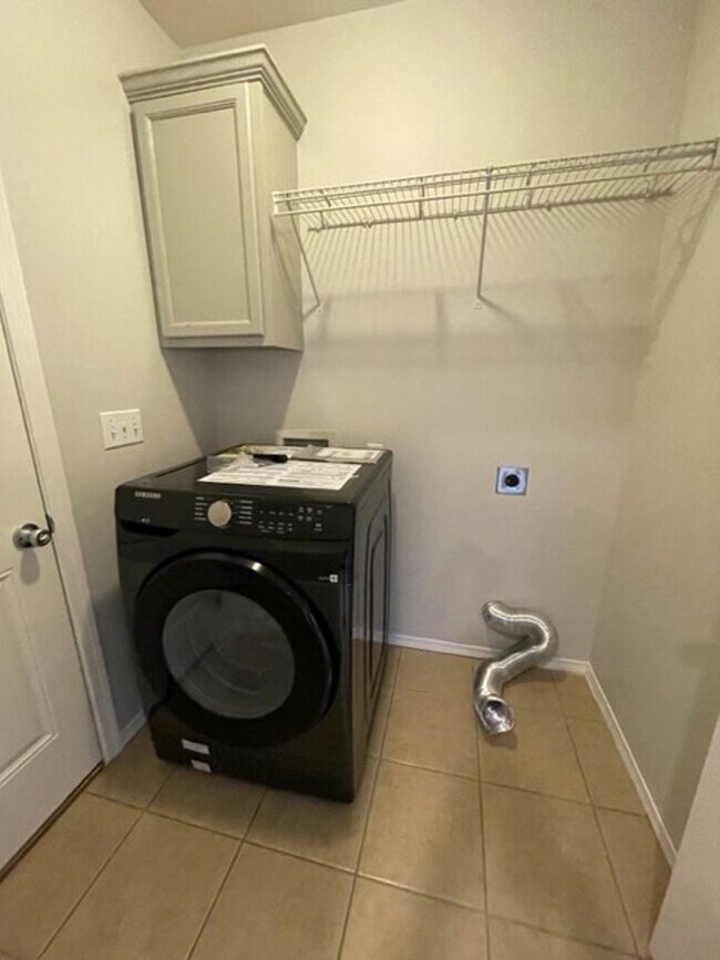 Building Photo - 4 Bedroom Walk out Basement Duplex in Ozark!