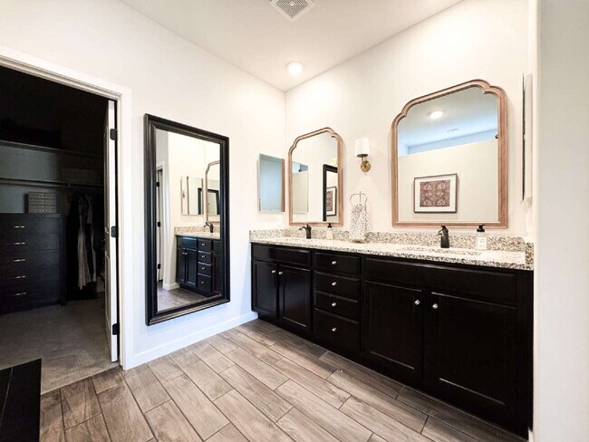 Building Photo - "Spacious 4-Bedroom, 2.5-Bathroom Home in Mesa del Sol!"