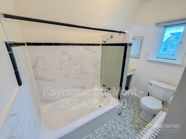 Building Photo - 16 N Rigby Ave