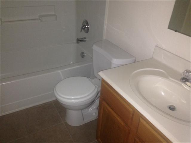 Building Photo - 18303 Barkers Green Way