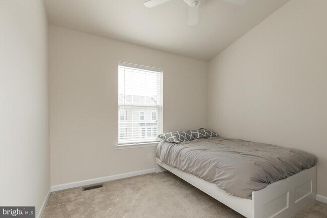 Building Photo - 155 Schramm Lp