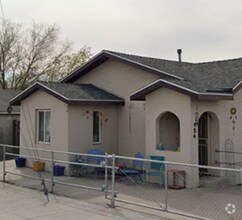 Building Photo - Charming Sparks Home!