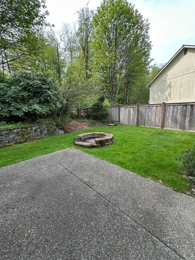 Building Photo - Granite Falls Rambler