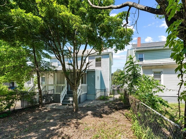Building Photo - Beautifully Renovated 4-Bedroom Home with Designer Kitchen, Updated Bath & Central Air – Availabl...