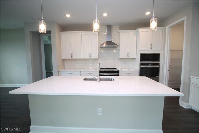 Building Photo - 2051 Grove Dr
