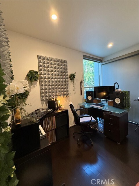 Building Photo - 14144 Dickens St