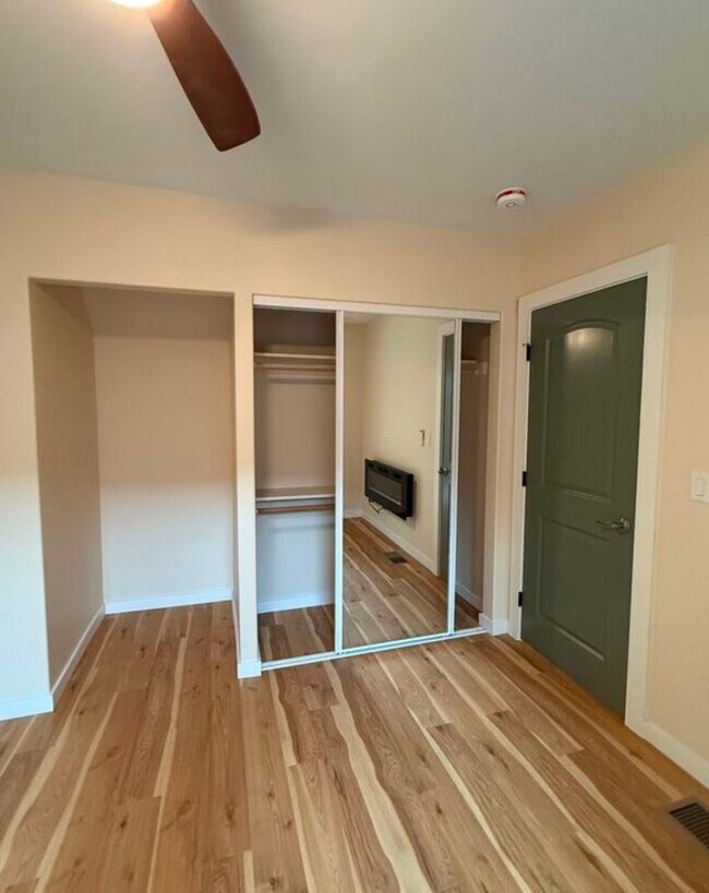 Building Photo - 444 Oak St