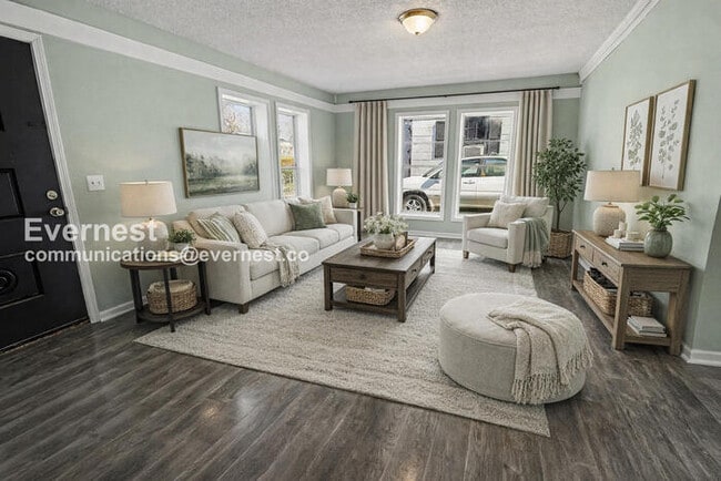 Building Photo - 3 Bed/2 Bath with Off-Street Parking / Vouchers Accepted / Available Now!