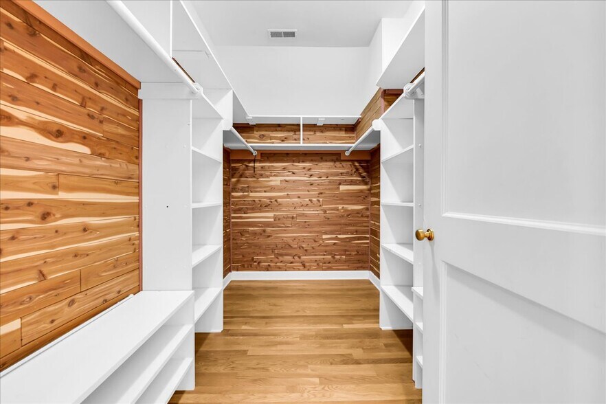 Building Photo - 455 Linden Rd